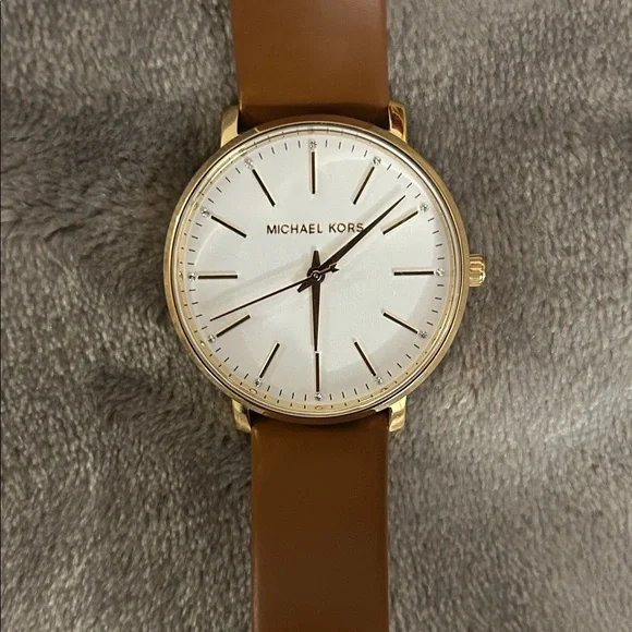 Michael Kors Gold and Brown Leather Watch like new - Picture 2 of 4